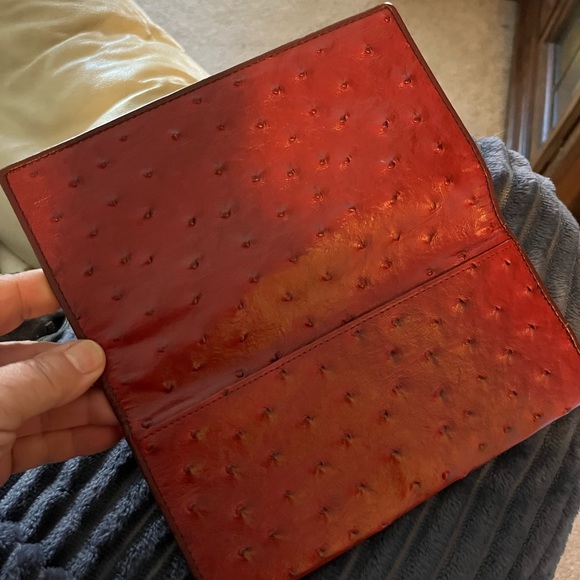 M Q Oxblood Red Textured Expandable Wallet, Checkbook Holder - Picture 6 of 9